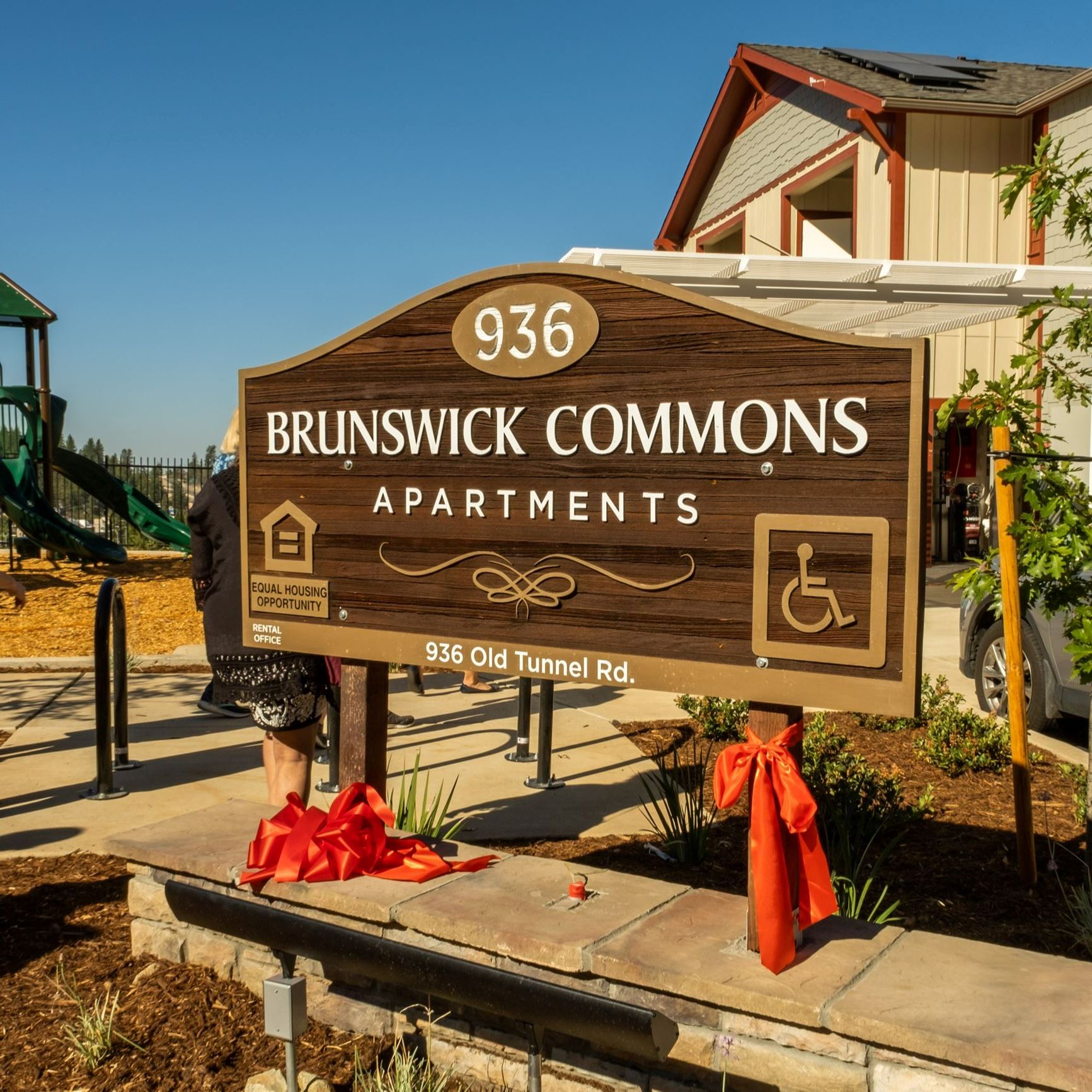 Brunswick Commons Rsign with the building in the background
